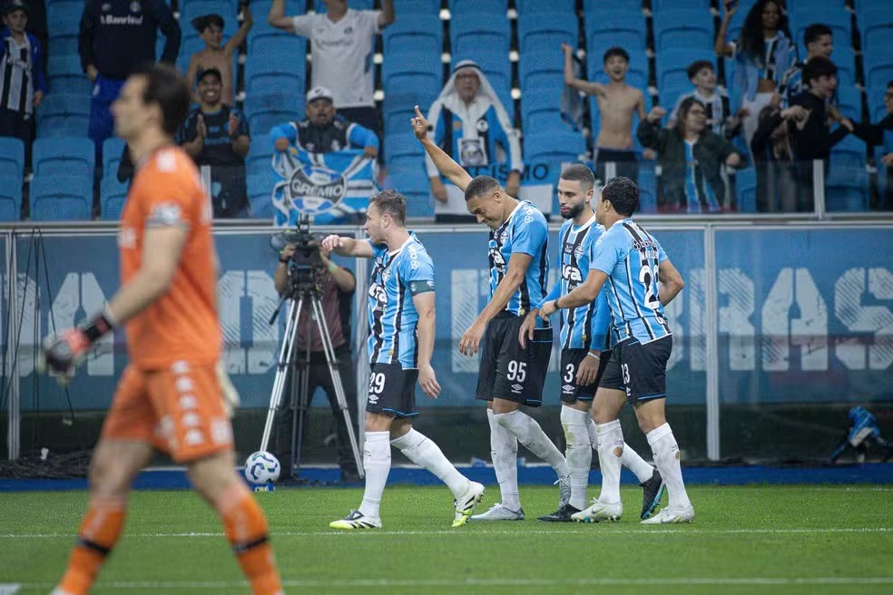 Grêmio bate o Vasco e passa o rival na tabela