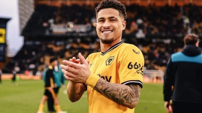 Gigante da Inglaterra busca contratação de João Gomes