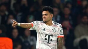 Luis Díaz brilha, Bayern bate o PSG e mantém 100%