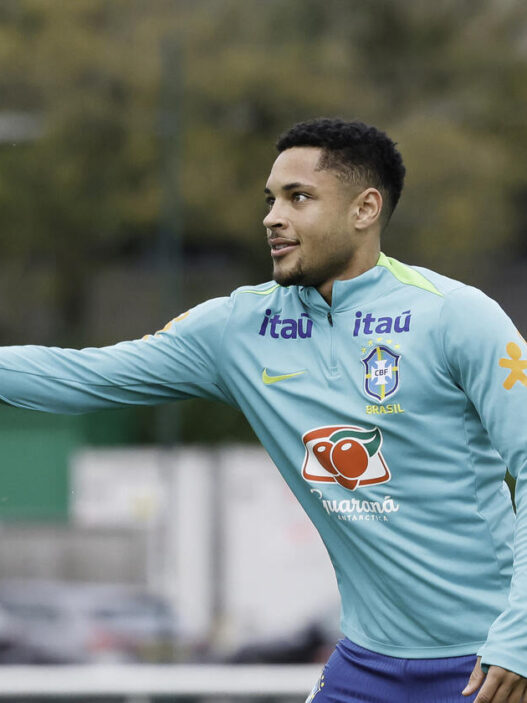 Vitor Roque defende retorno ao Brasil e mira Copa de 2026