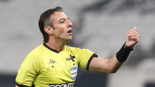 CBF acelera projeto para profissionalizar árbitros da Série A em 2026