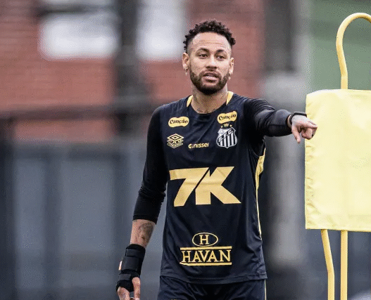 Neymar antecipa retorno para tentar ajudar o Santos contra o Fortaleza