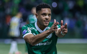 Vitor Roque brilha, e Palmeiras vence o Santos no Allianz Parque pelo Brasileirão