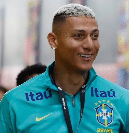 Seleção Brasileira inicia preparação em Londres com 22 jogadores; Ancelotti ainda aguarda quatro atletas