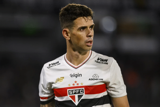 Oscar apresenta alteração cardíaca e é levado ao hospital; meia do São Paulo está estável