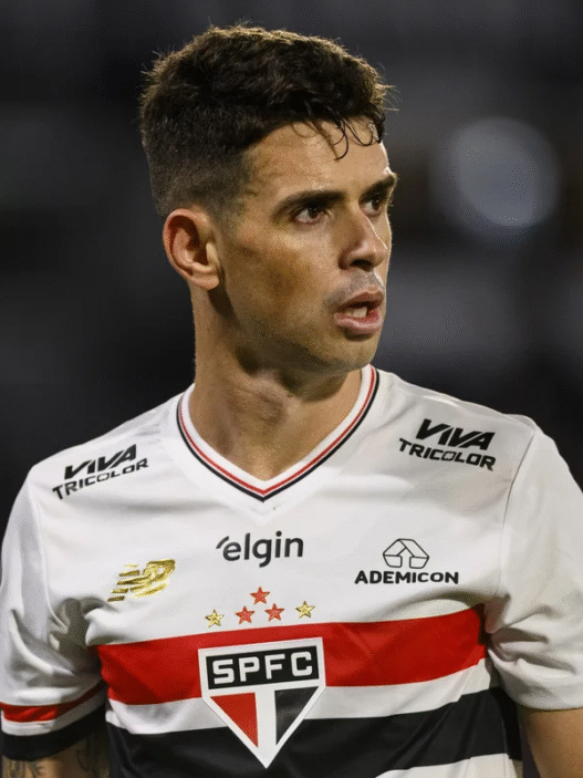 Oscar apresenta alteração cardíaca e é levado ao hospital; meia do São Paulo está estável