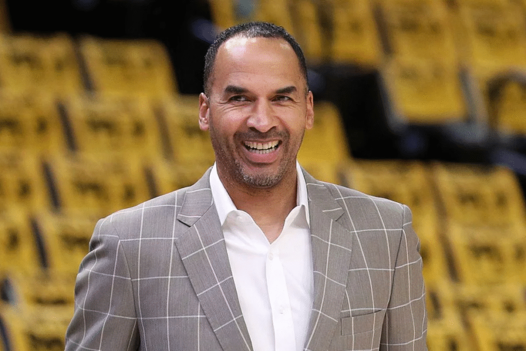 Dallas Mavericks demite Nico Harrison após queda de rendimento e polêmica troca de Luka Doncic