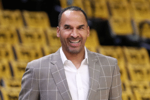 Dallas Mavericks demite Nico Harrison após queda de rendimento e polêmica troca de Luka Doncic