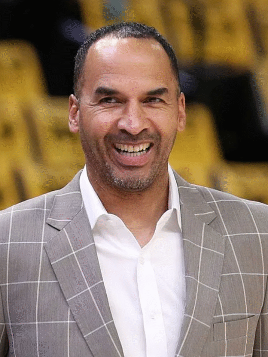 Dallas Mavericks demite Nico Harrison após queda de rendimento e polêmica troca de Luka Doncic