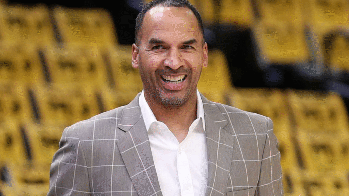 Dallas Mavericks demite Nico Harrison após queda de rendimento e polêmica troca de Luka Doncic