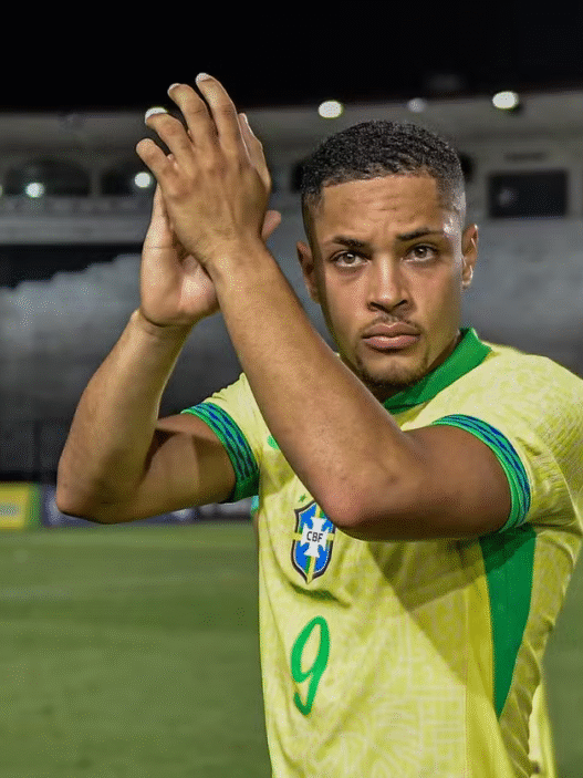 Vitor Roque ganha protagonismo e deve ter chance contra a Tunísia