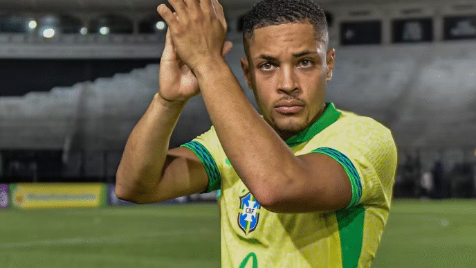 Vitor Roque ganha protagonismo e deve ter chance contra a Tunísia