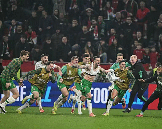 Irlanda vence a Hungria em jogo épico e garante vaga na repescagem para a Copa de 2026