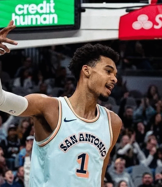 Wembanyama deve desfalcar os Spurs por lesão e pode ficar até seis semanas fora