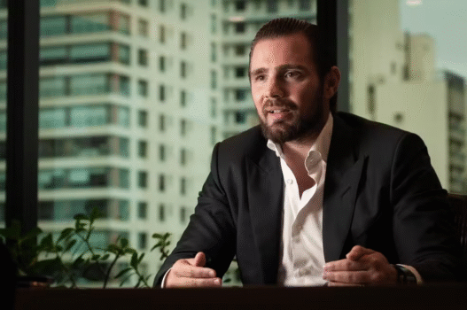 Acionista do Atlético-MG, Daniel Vorcaro é preso pela Polícia Federal em operação contra fraude financeira