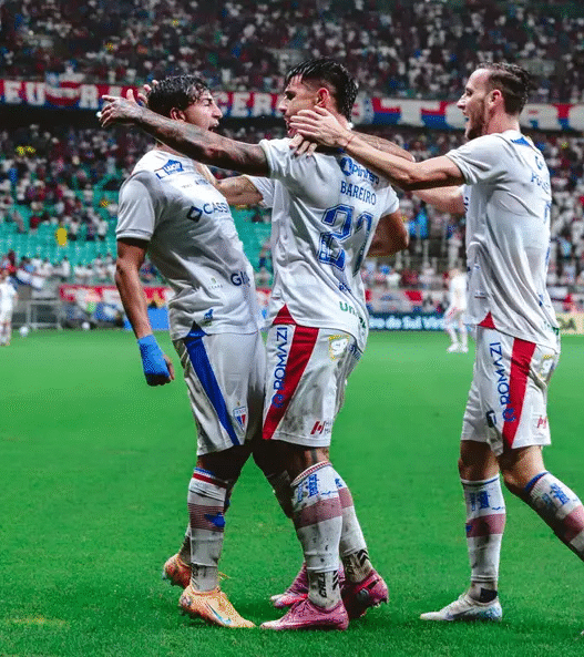 Fortaleza vence o Bahia fora de casa, mantém reação e segue vivo na luta contra o rebaixamento