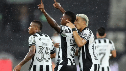 Botafogo vence, sobe na tabela e passa a depender só de si por vaga direta na Libertadores
