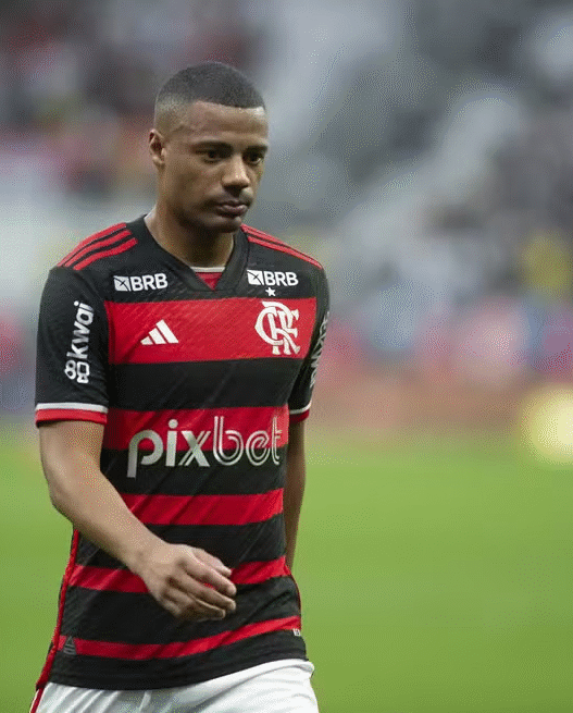 Futuro em xeque: problemas crônicos nos joelhos fazem De la Cruz viver ano mais difícil desde 2020