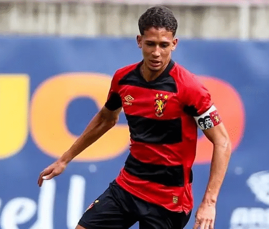 Botafogo encaminha compra de zagueiro Riquelme