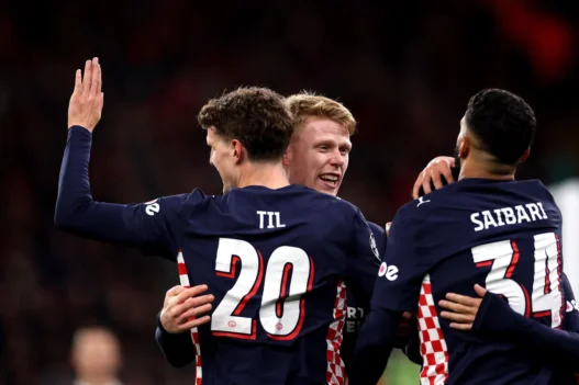 PSV detona o Liverpool em Anfield e amplia crise dos ingleses