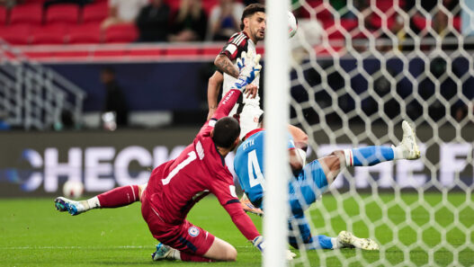 Arrascaeta brilha e Flamengo vence o Cruz Azul pelo Mundial