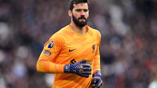 Alisson é sondado por gigante da Itália e pode deixar o Liverpool