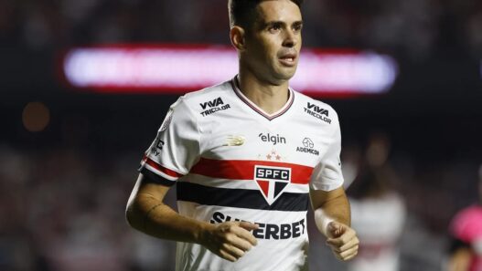 Oscar, do São Paulo, pensa na aposentadoria