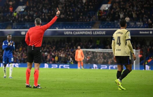 Zagueiro do Barcelona pede tempo para cuidar da saúde mental