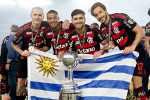 Varela exalta Arrascaeta, no Flamengo: "Nível de Zico"