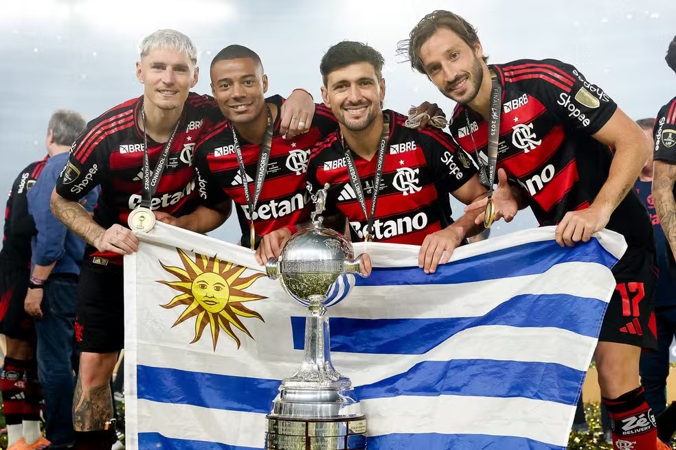 Varela exalta Arrascaeta, no Flamengo: "Nível de Zico"