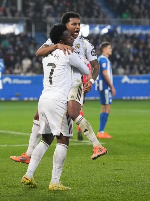 Jornal afirma que dupla brasileira mantém Xabi Alonso no Real