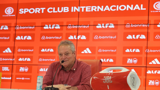 Abel Braga é apresentado no Inter, protagoniza frase homofóbica e pede desculpas