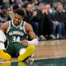 Bucks vencem, mas perdem Giannis: estrela deixa a quadra lesionada e futuro no time segue indefinido