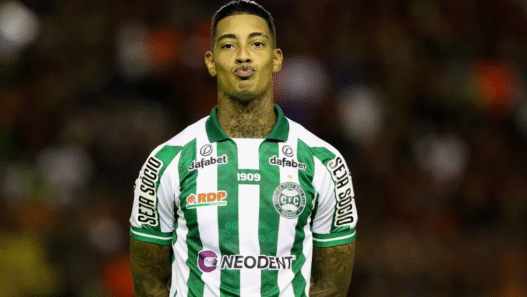 Remo confirma contratação de Alef Manga para temporada 2026