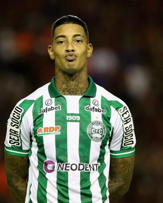 Remo confirma contratação de Alef Manga para temporada 2026