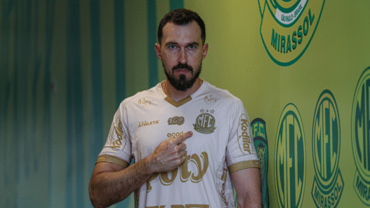 Walter renova com o Mirassol até 2026 após temporada histórica no Brasileirão