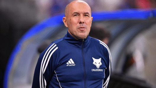 Jardim despista sobre futuro, mantém foco no Cruzeiro e diz que presidente já conhece sua decisão