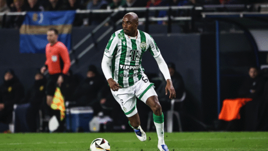 Botafogo faz investida por Júlio Romão, volante do futebol húngaro