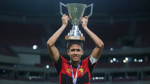 Sport vende zagueiro Riquelme ao Botafogo; negociação quita dívidas e rende novo ciclo ao jovem defensor