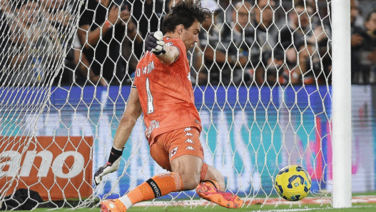 Após Vasco chegar a final da Copa do Brasil, Diniz exalta Léo Jardim