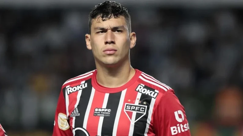 Botafogo avança por Ferraresi e fica perto de anunciar zagueiro do São Paulo