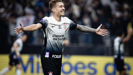 Coritiba consulta Corinthians por Charles e aguarda desfecho da Copa do Brasil