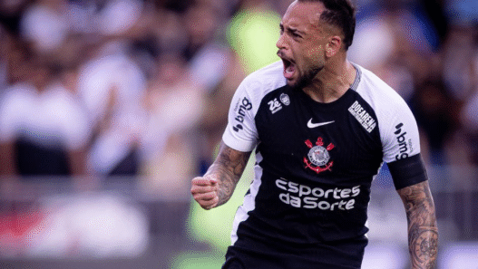 Corinthians envia proposta ao Shakhtar para manter Maycon até 2026