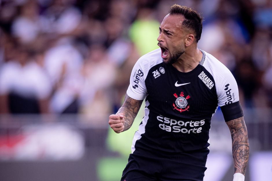 Corinthians envia proposta ao Shakhtar para manter Maycon até 2026