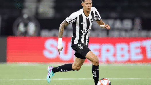 Botafogo rejeita proposta do Vitória por Newton e mantém volante nos planos para 2026