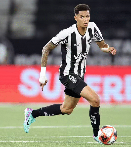 Botafogo rejeita proposta do Vitória por Newton e mantém volante nos planos para 2026