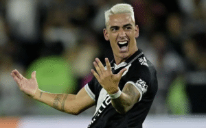 Vasco encaminha renovação com Puma Rodríguez por mais dois anos