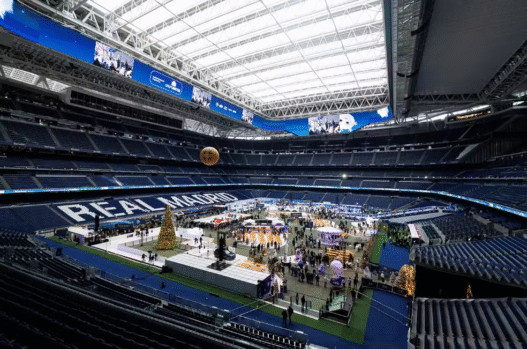 Real Madrid transforma o Santiago Bernabéu em parque temático de Natal