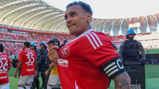 Inter renova contrato com Alan Patrick