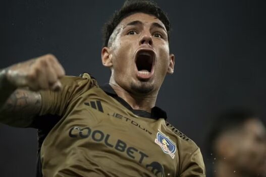 Vasco acerta a contratação do defensor Alan Saldivia